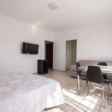 Mr Brown And Guest house 3*